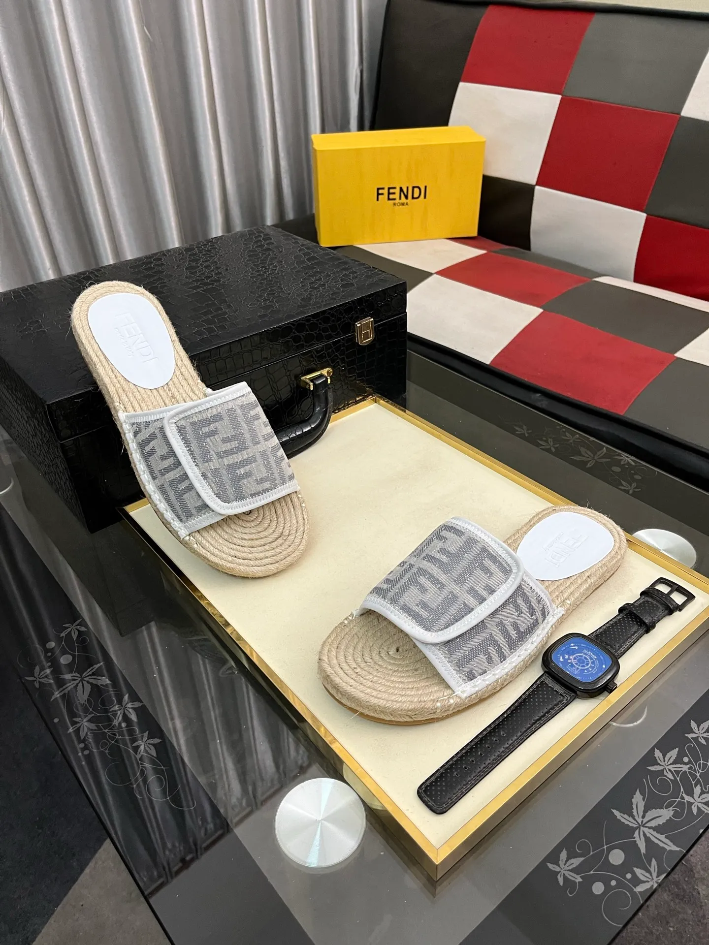 Men's shoes💰320⌚️⌚️[FENDI~Fendi slippers] High-end men's shoes brand official website 1:1 latest masterpiece: original mold customization, fabrics made of imported original materials, upgraded outsole, lighter, top quality in the market, simple and tasteful, a must-have for fashionistas, fashion is at your feet, full of confidence, the same style at the counter👍The season of summer slippers is here. Yardage: 38-44. Can be customized45.46.47